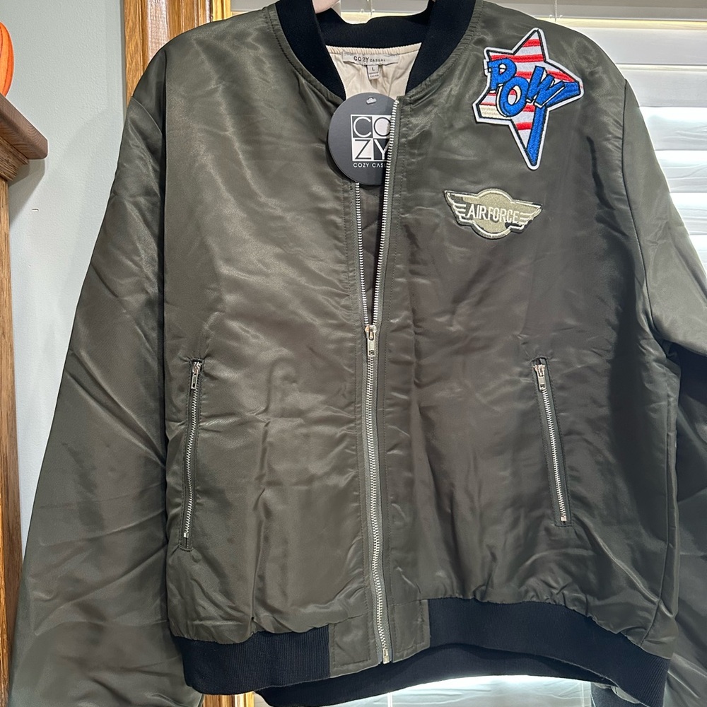 Cozy Casual Army Green Bomber Jacket with Patches